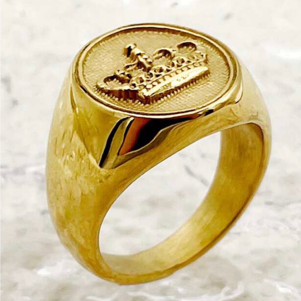 Gold tone crown ring. Size 6